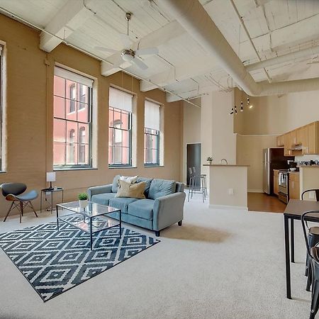 Frontdesk I Sycamore Place Apts Downtown Cincinnati Phòng bức ảnh